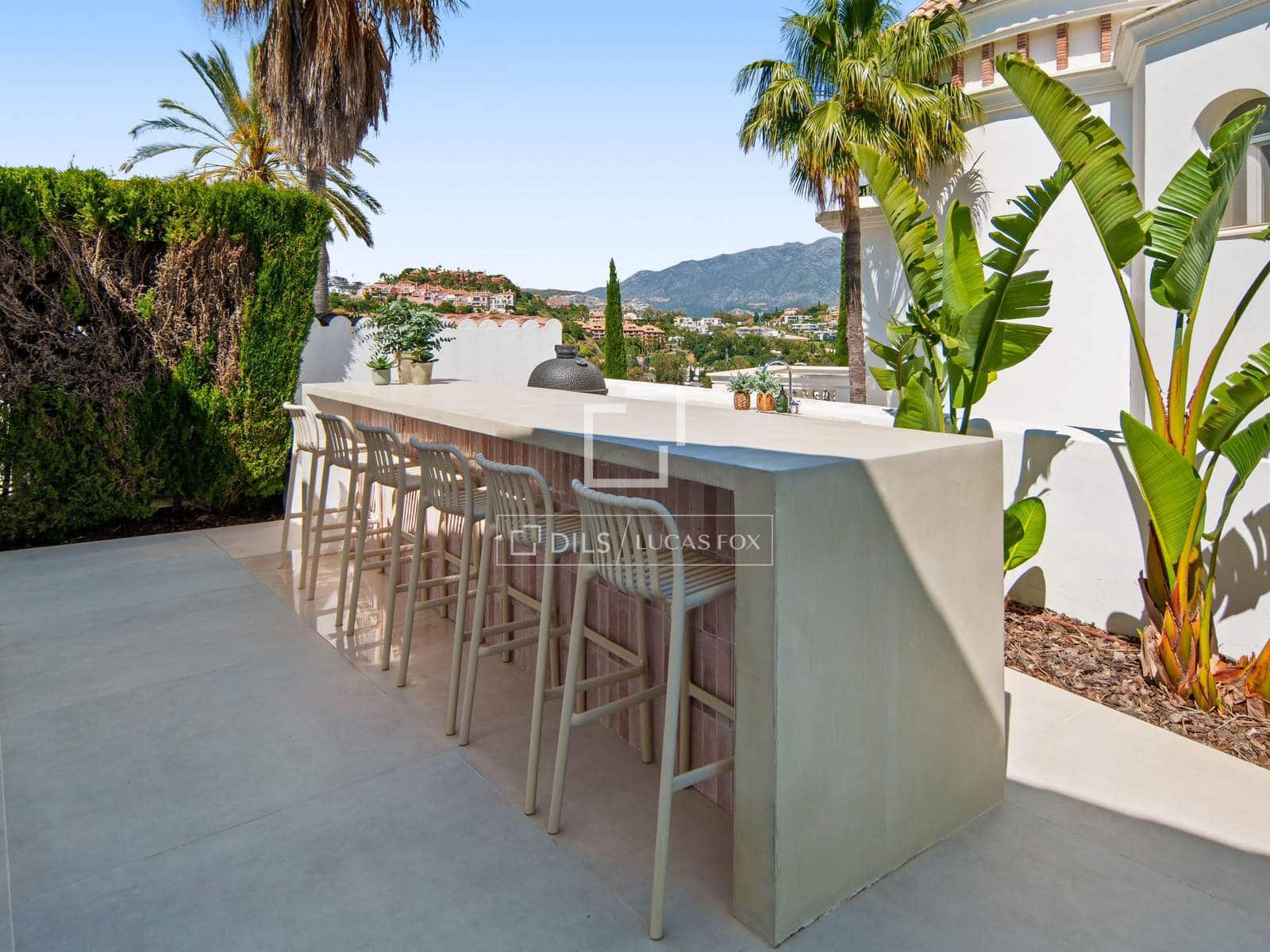 5 bedroom Villa for sale in Marbella with pool garage - € 4,880,000 (Ref: 9997703)