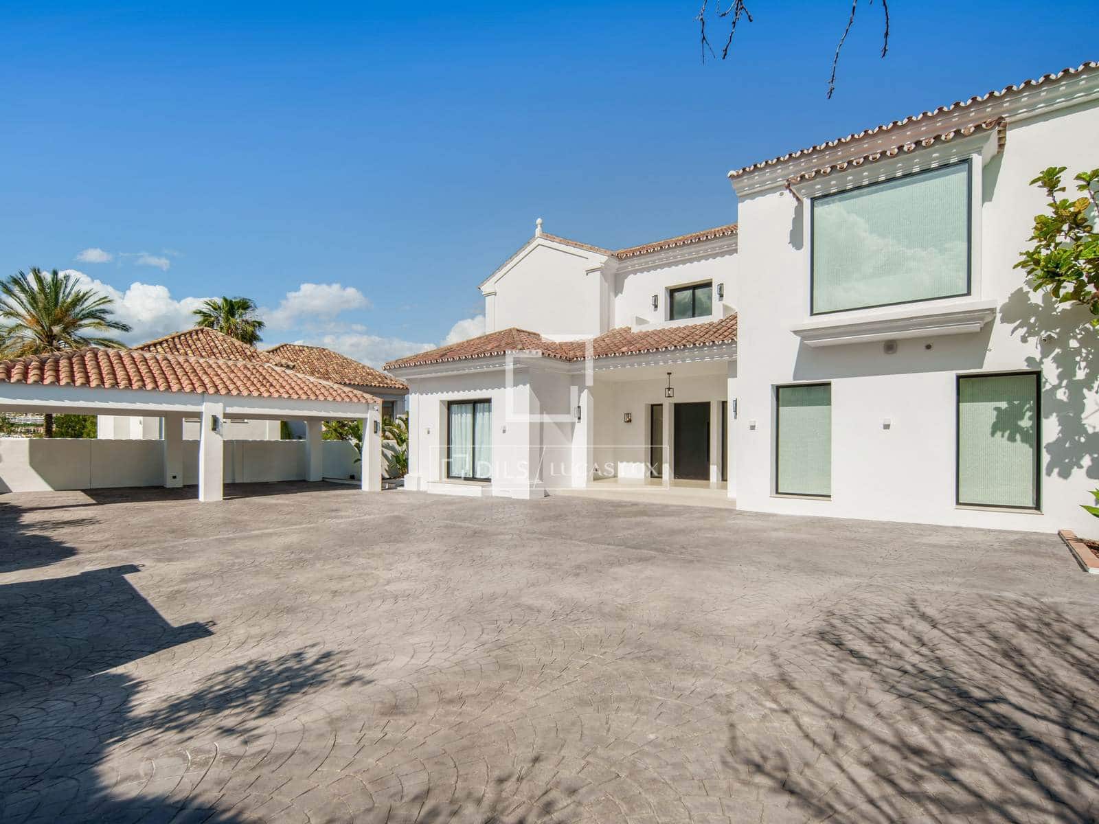 5 bedroom Villa for sale in Marbella with pool garage - € 4,880,000 (Ref: 9997703)