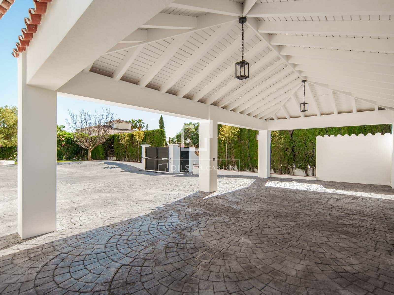5 bedroom Villa for sale in Marbella with pool garage - € 4,880,000 (Ref: 9997703)