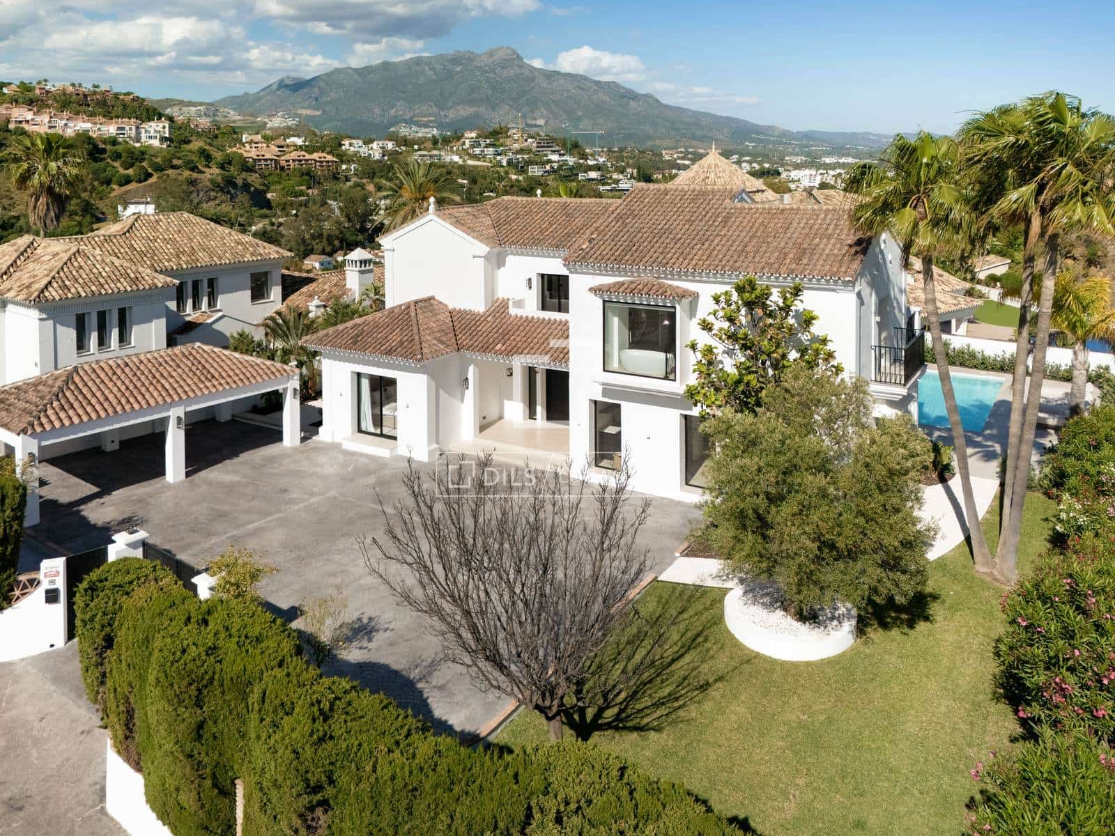 5 bedroom Villa for sale in Marbella with pool garage - € 4,880,000 (Ref: 9997703)