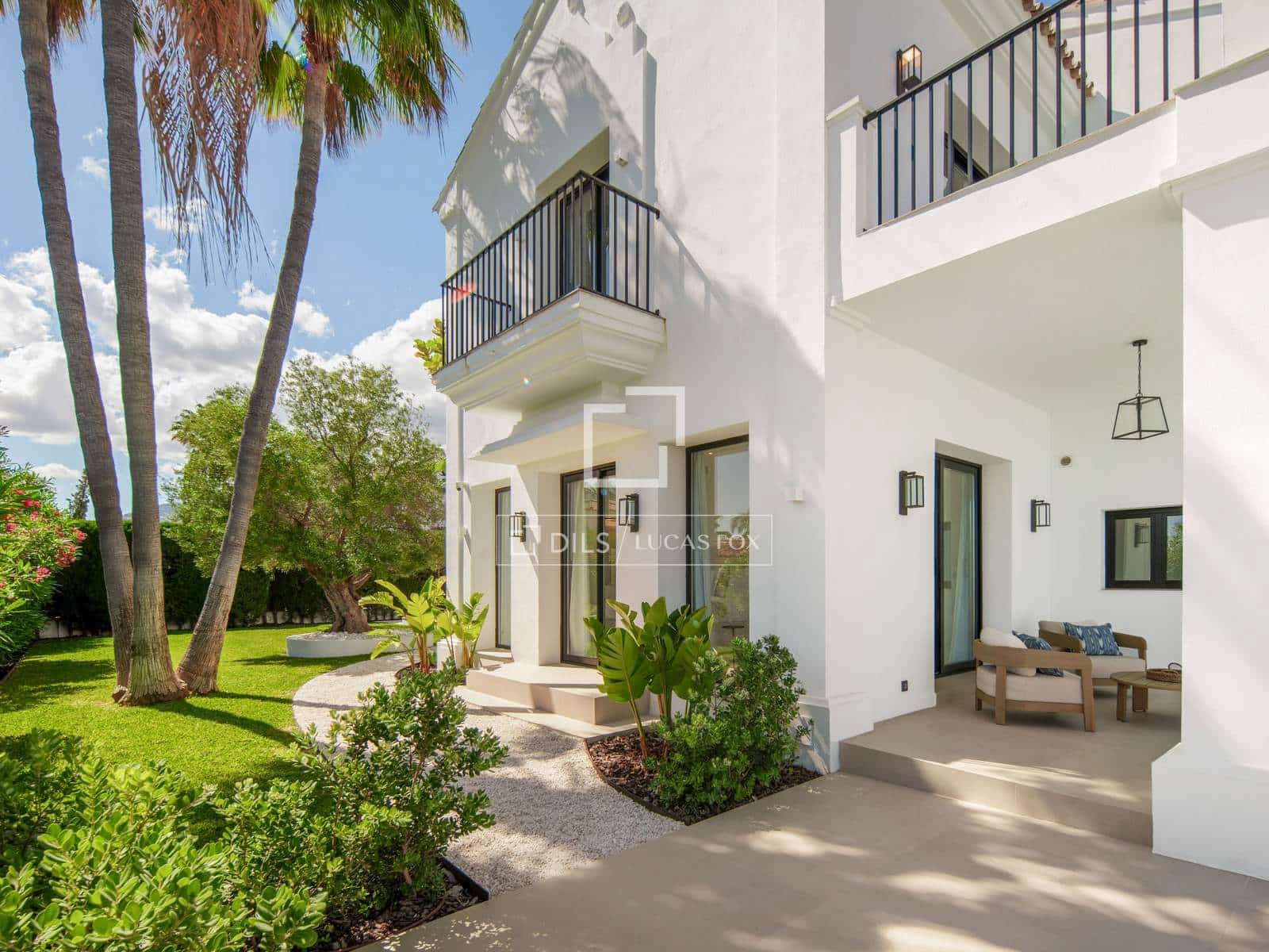 5 bedroom Villa for sale in Marbella with pool garage - € 4,880,000 (Ref: 9997703)