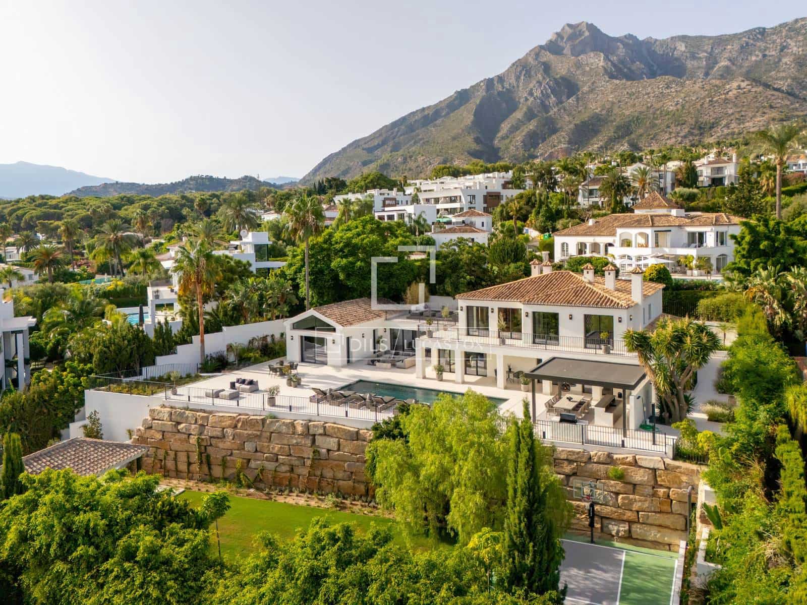 Chalet de 5 habitaciones en Marbella en venta con piscina garaje - 7.800.000 € (Ref: 9997705)