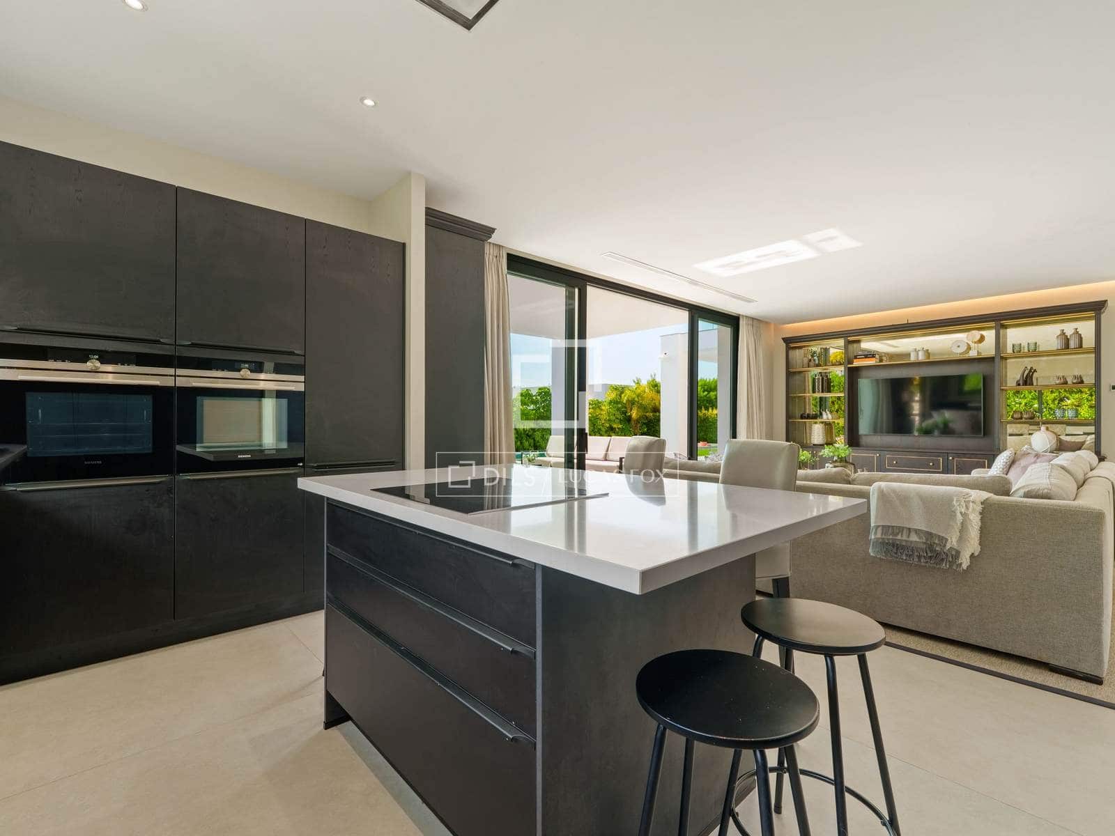 6 bedroom Villa for sale in Marbella with pool garage - € 4,695,000 (Ref: 9997706)