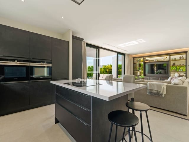 6 bedroom Villa for sale in Marbella with pool garage - € 4,695,000 (Ref: 9997706)