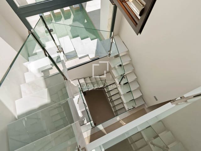 6 bedroom Villa for sale in Marbella with pool garage - € 4,695,000 (Ref: 9997706)