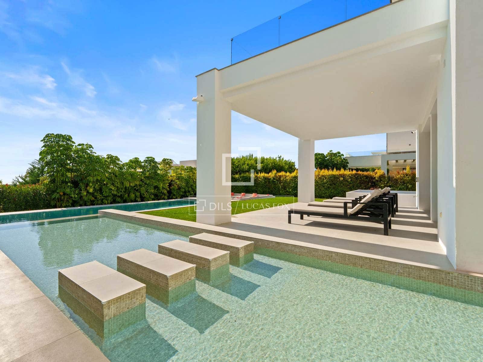 6 bedroom Villa for sale in Marbella with pool garage - € 4,695,000 (Ref: 9997706)