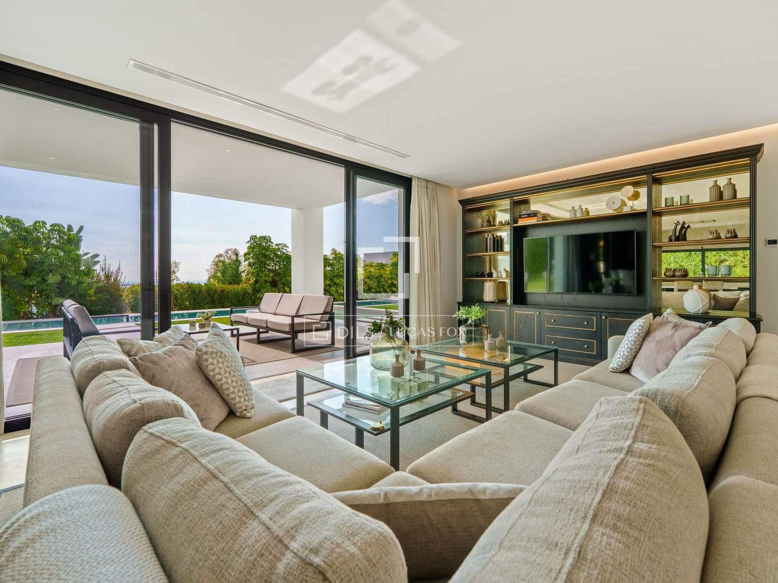 6 bedroom Villa for sale in Marbella with pool garage - € 4,695,000 (Ref: 9997706)