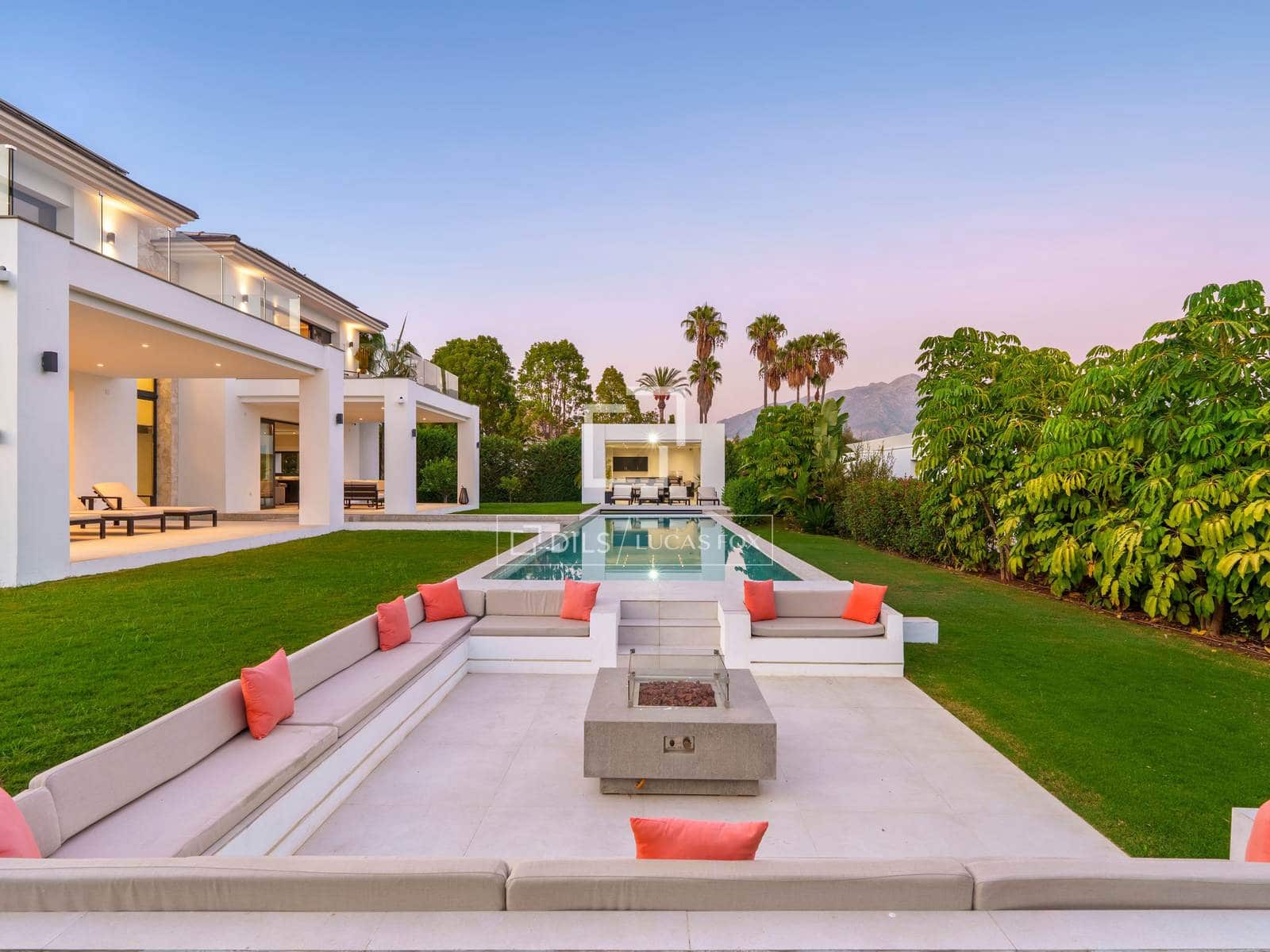 6 bedroom Villa for sale in Marbella with pool garage - € 4,695,000 (Ref: 9997706)