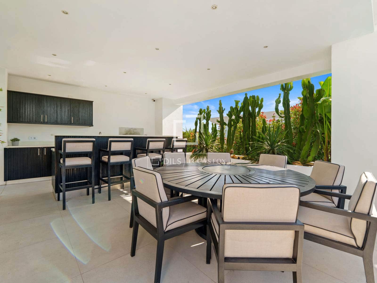 6 bedroom Villa for sale in Marbella with pool garage - € 4,695,000 (Ref: 9997706)