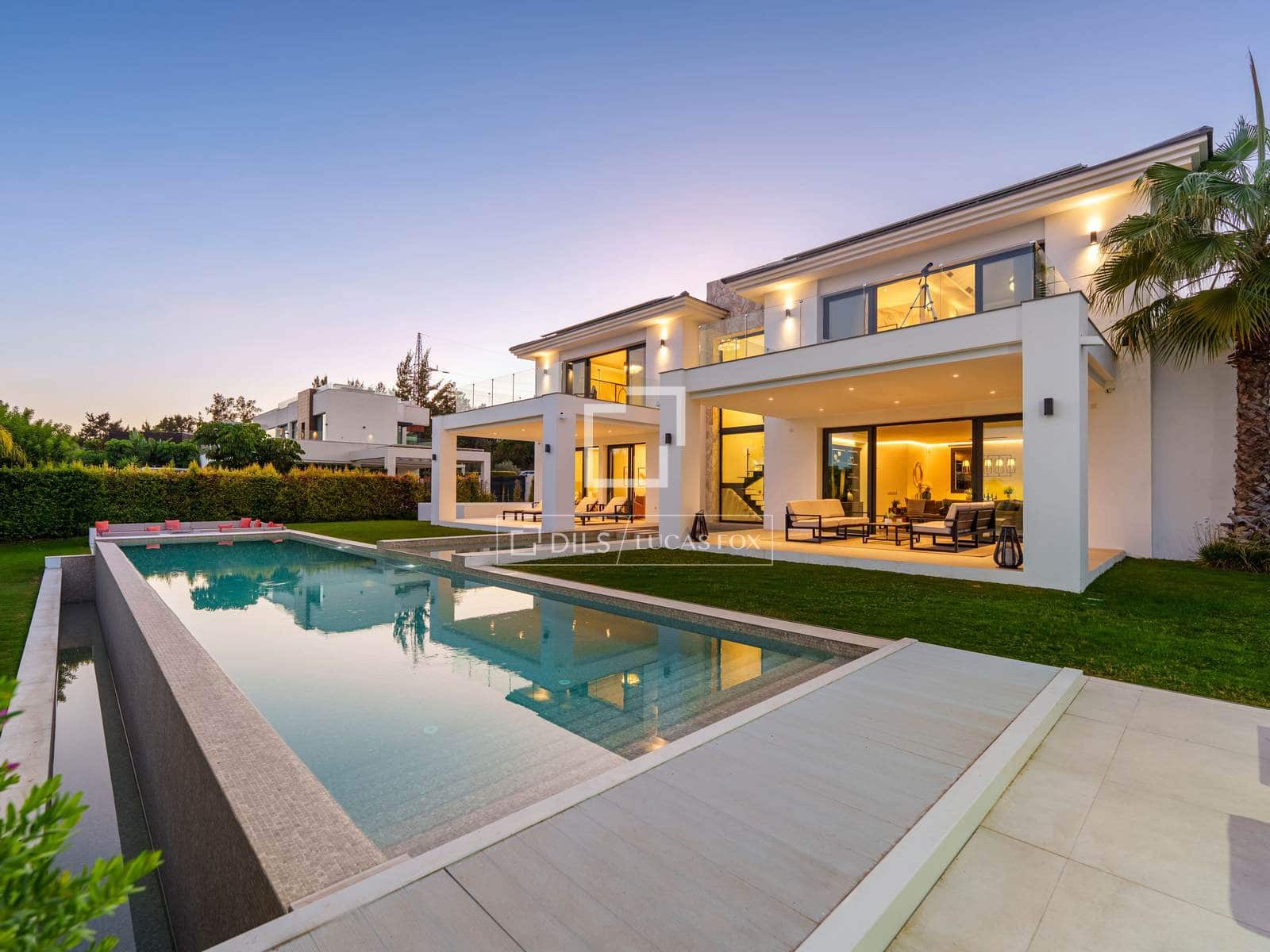 6 bedroom Villa for sale in Marbella with pool garage - € 4,695,000 (Ref: 9997706)