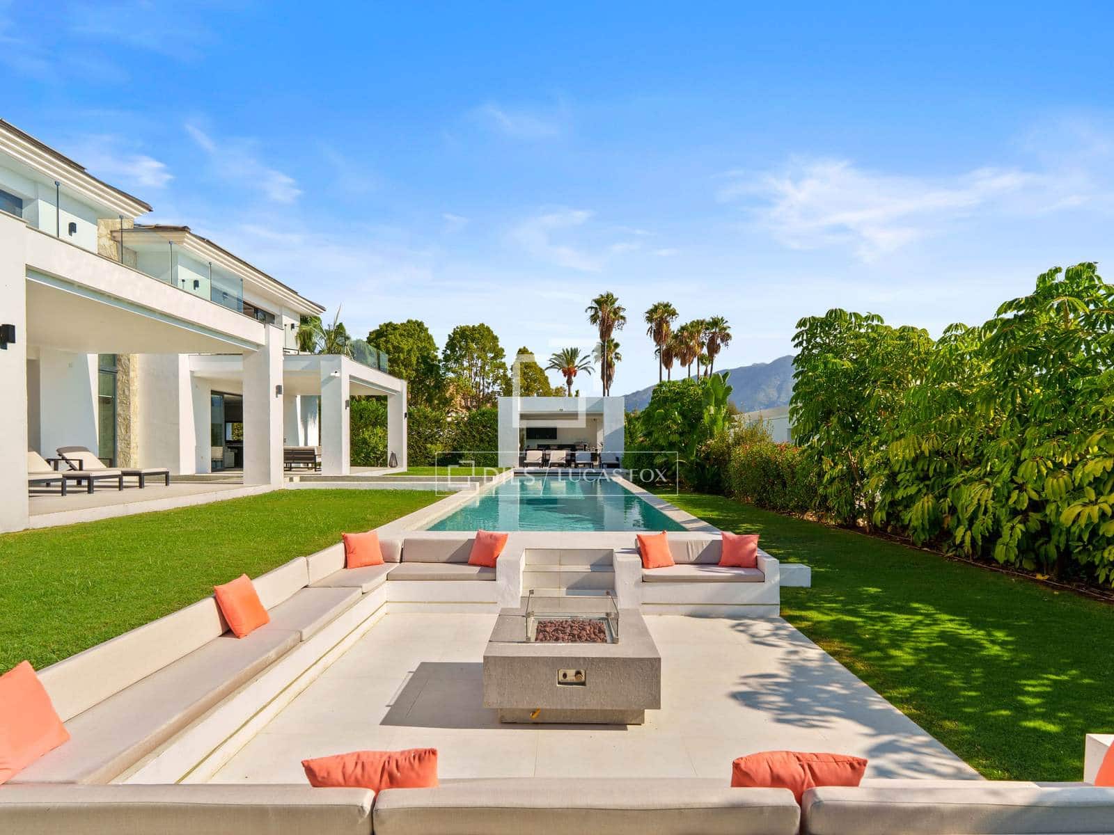 6 bedroom Villa for sale in Marbella with pool garage - € 4,695,000 (Ref: 9997706)
