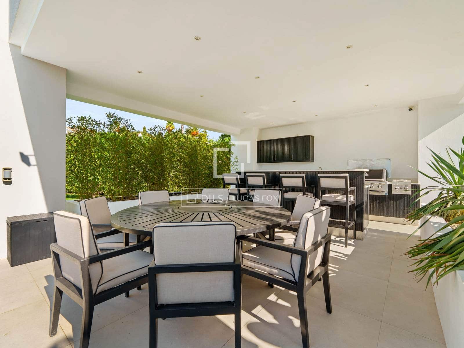 6 bedroom Villa for sale in Marbella with pool garage - € 4,695,000 (Ref: 9997706)
