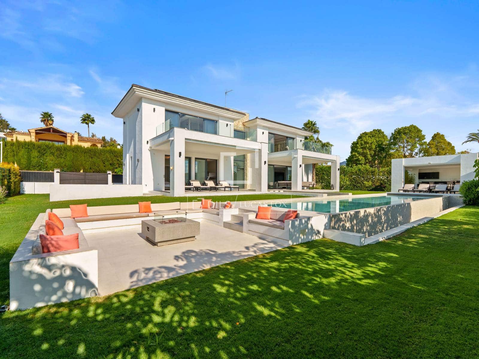 6 bedroom Villa for sale in Marbella with pool garage - € 4,695,000 (Ref: 9997706)