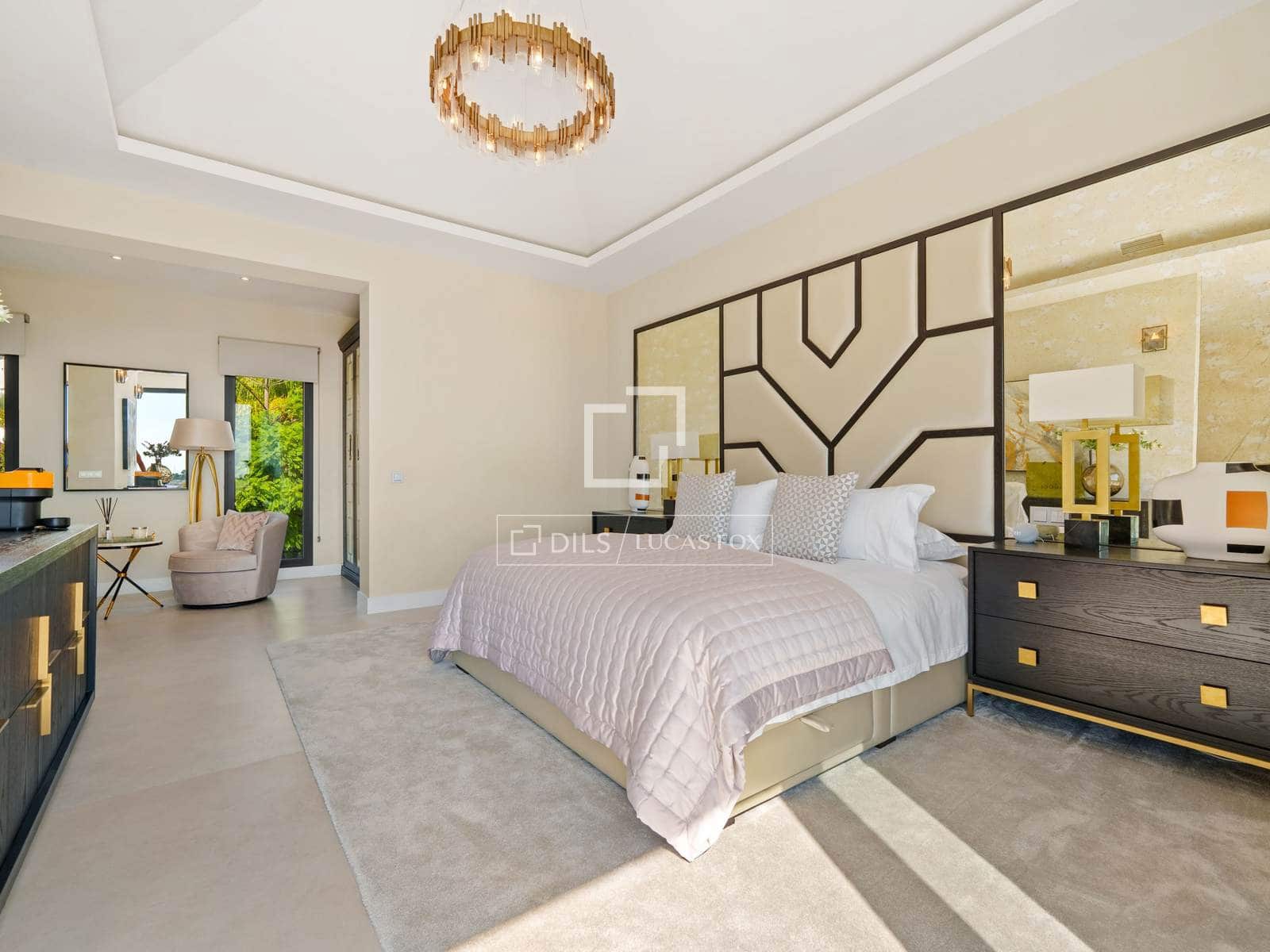 6 bedroom Villa for sale in Marbella with pool garage - € 4,695,000 (Ref: 9997706)