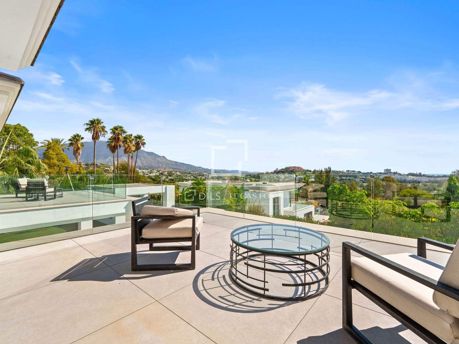6 bedroom Villa for sale in Marbella with pool garage - € 4,695,000 (Ref: 9997706)