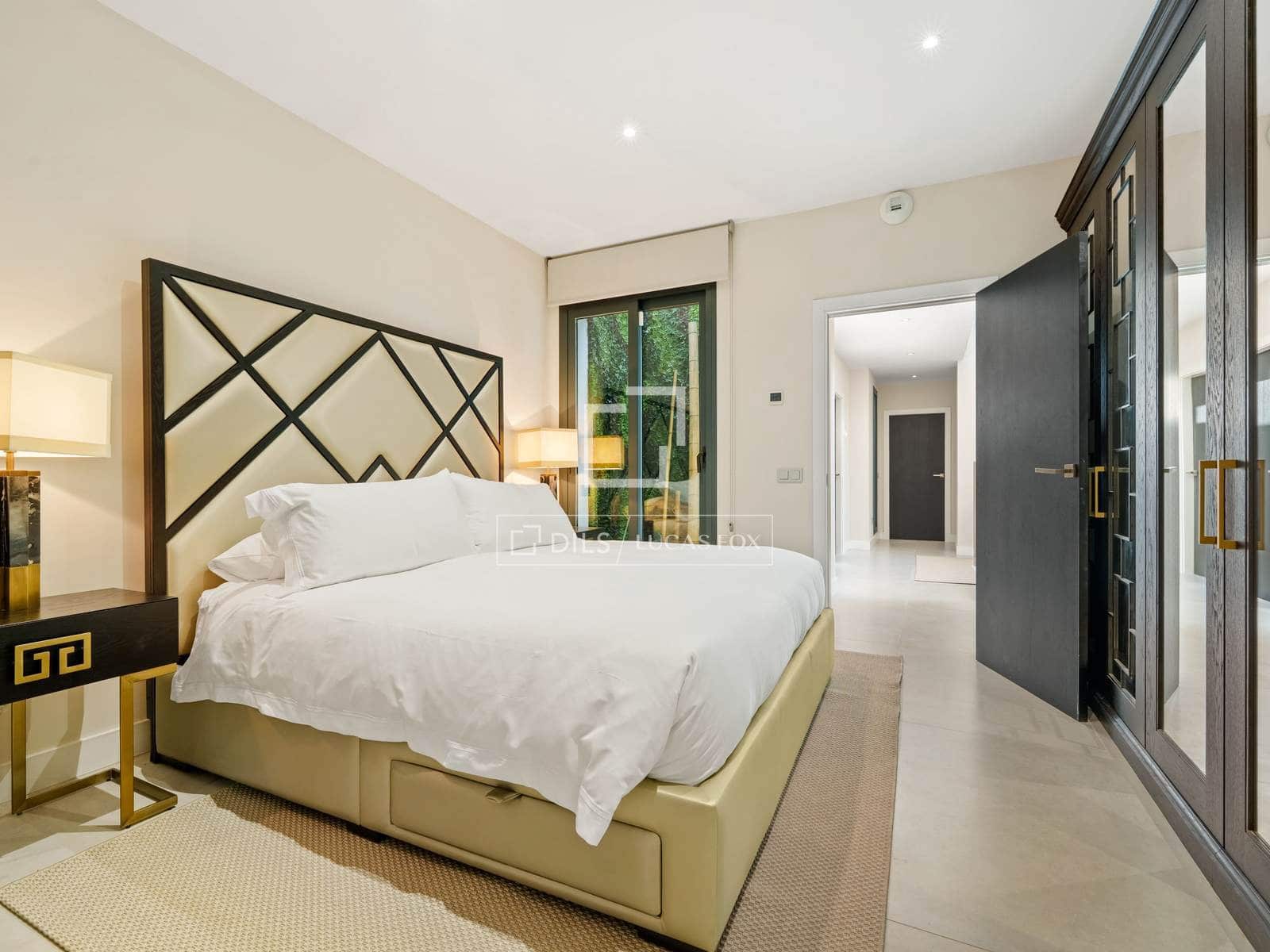 6 bedroom Villa for sale in Marbella with pool garage - € 4,695,000 (Ref: 9997706)