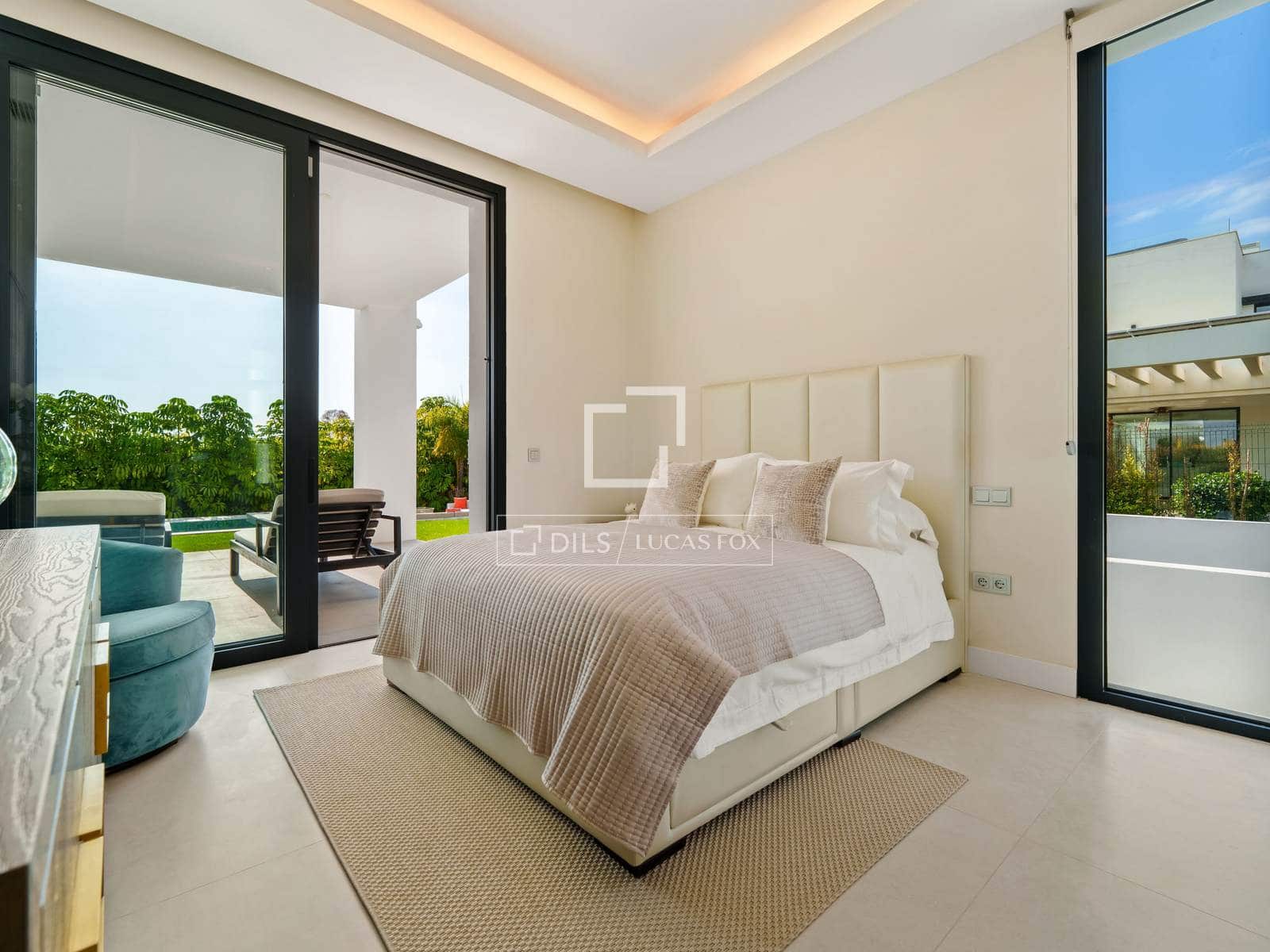 6 bedroom Villa for sale in Marbella with pool garage - € 4,695,000 (Ref: 9997706)