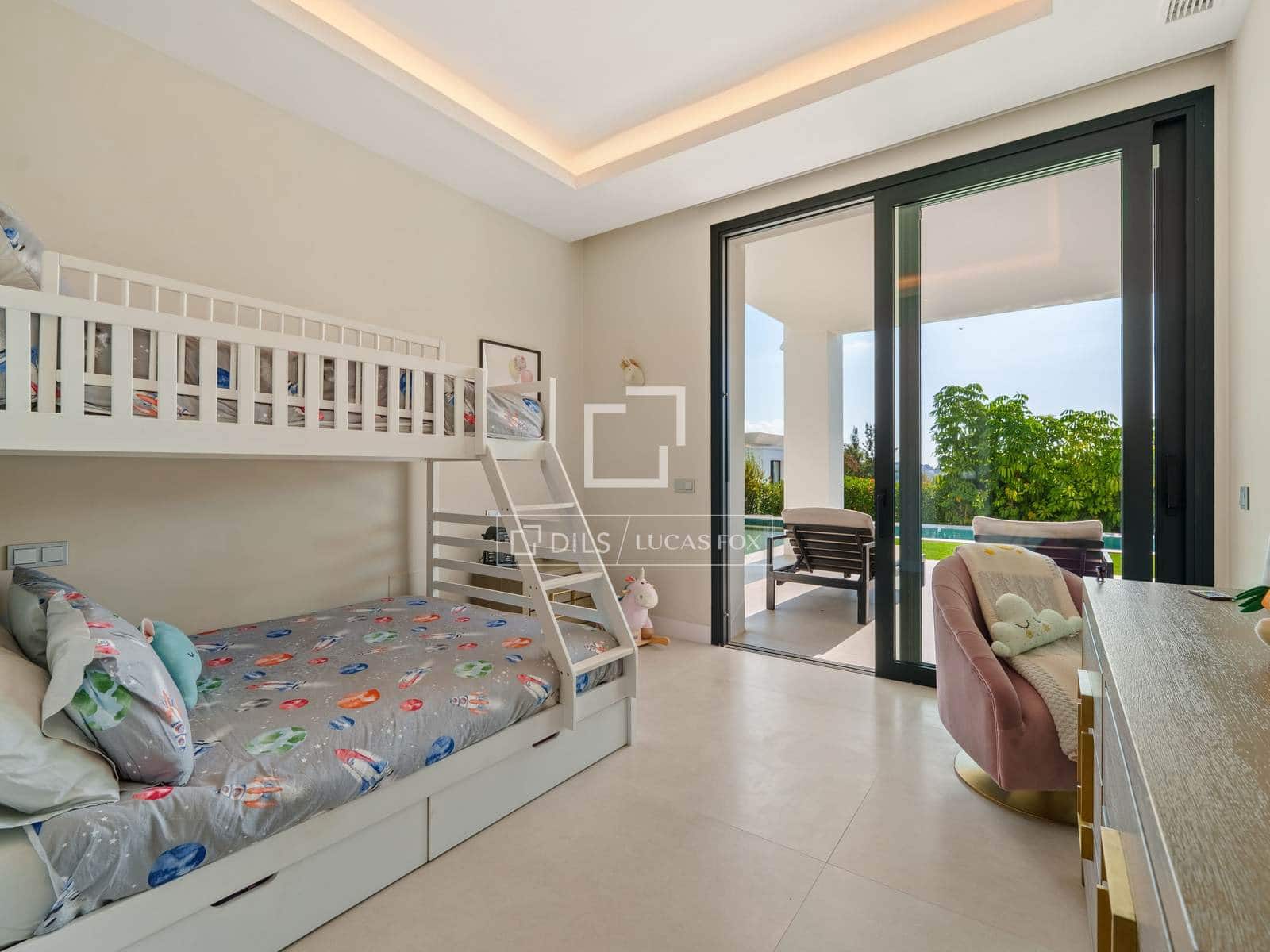 6 bedroom Villa for sale in Marbella with pool garage - € 4,695,000 (Ref: 9997706)