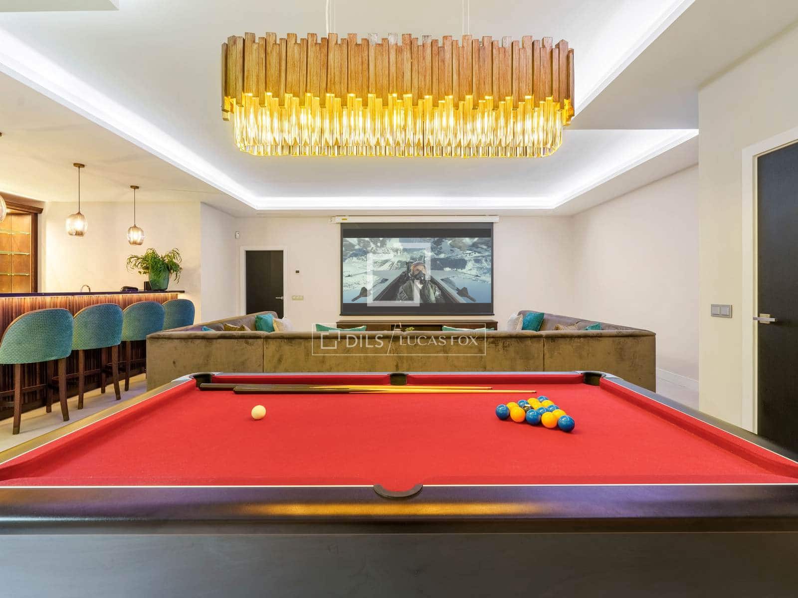 6 bedroom Villa for sale in Marbella with pool garage - € 4,695,000 (Ref: 9997706)