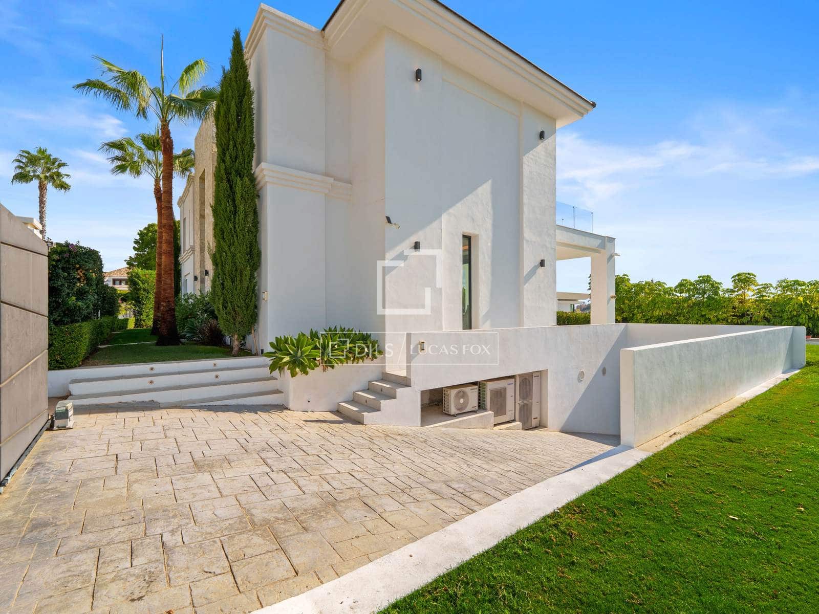 6 bedroom Villa for sale in Marbella with pool garage - € 4,695,000 (Ref: 9997706)