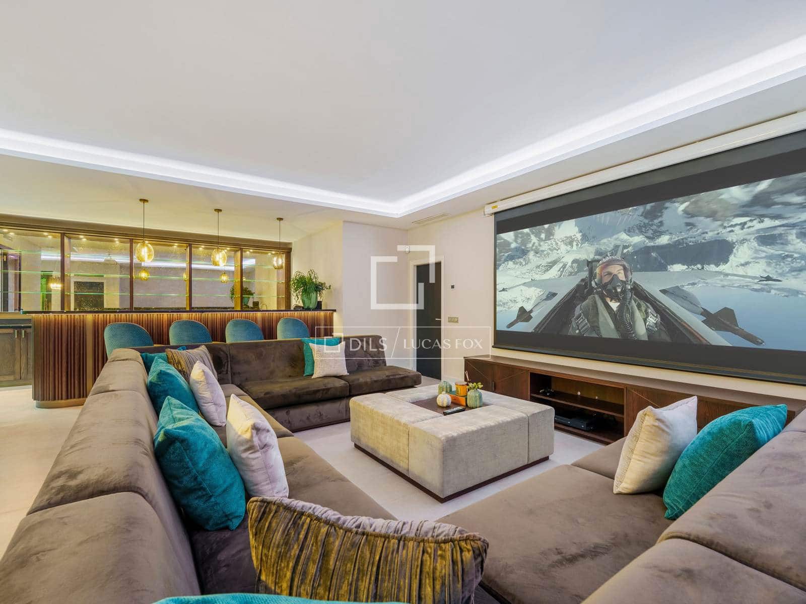 6 bedroom Villa for sale in Marbella with pool garage - € 4,695,000 (Ref: 9997706)