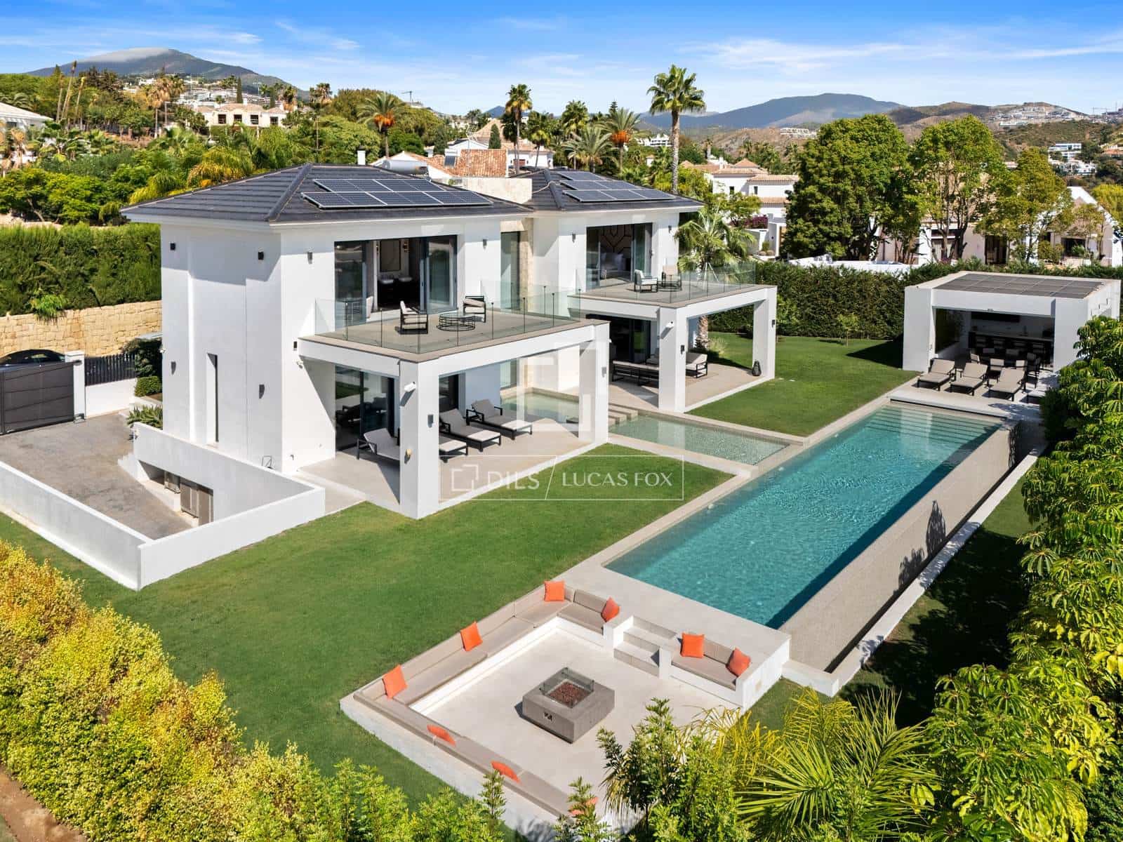 6 bedroom Villa for sale in Marbella with pool garage - € 4,695,000 (Ref: 9997706)