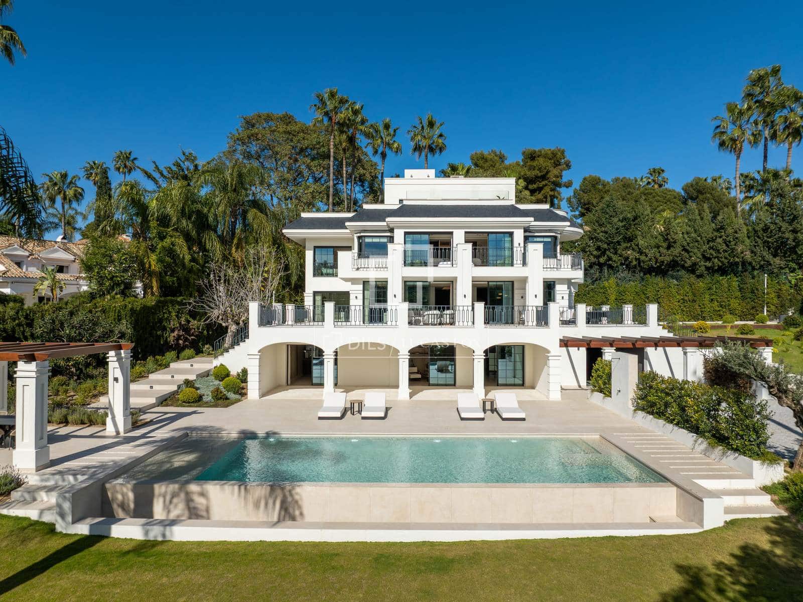 6 Zimmer Villa zu verkaufen in Marbella mit Pool Garage - 10.500.000 € (Ref: 9997708)