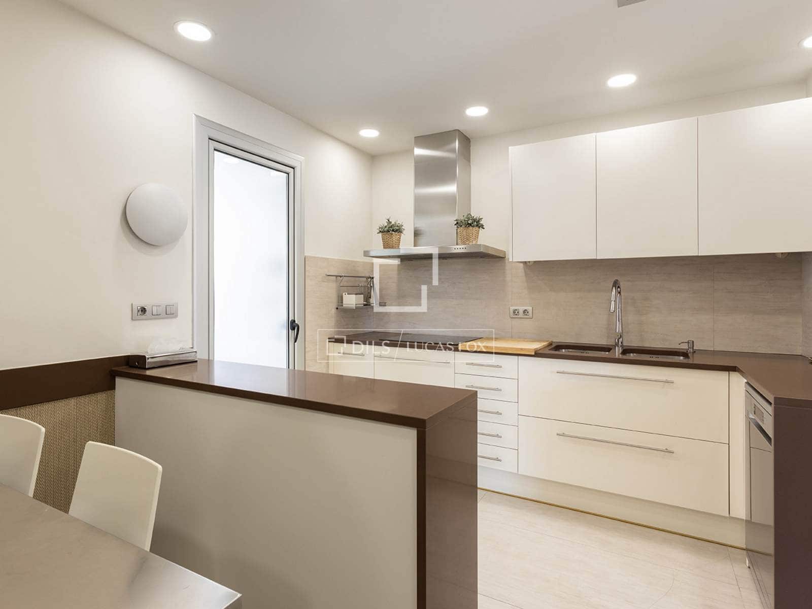 4 soverom Penthouse til salgs i Barcelona by med garasje - € 1 184 000 (Ref: 9997758)