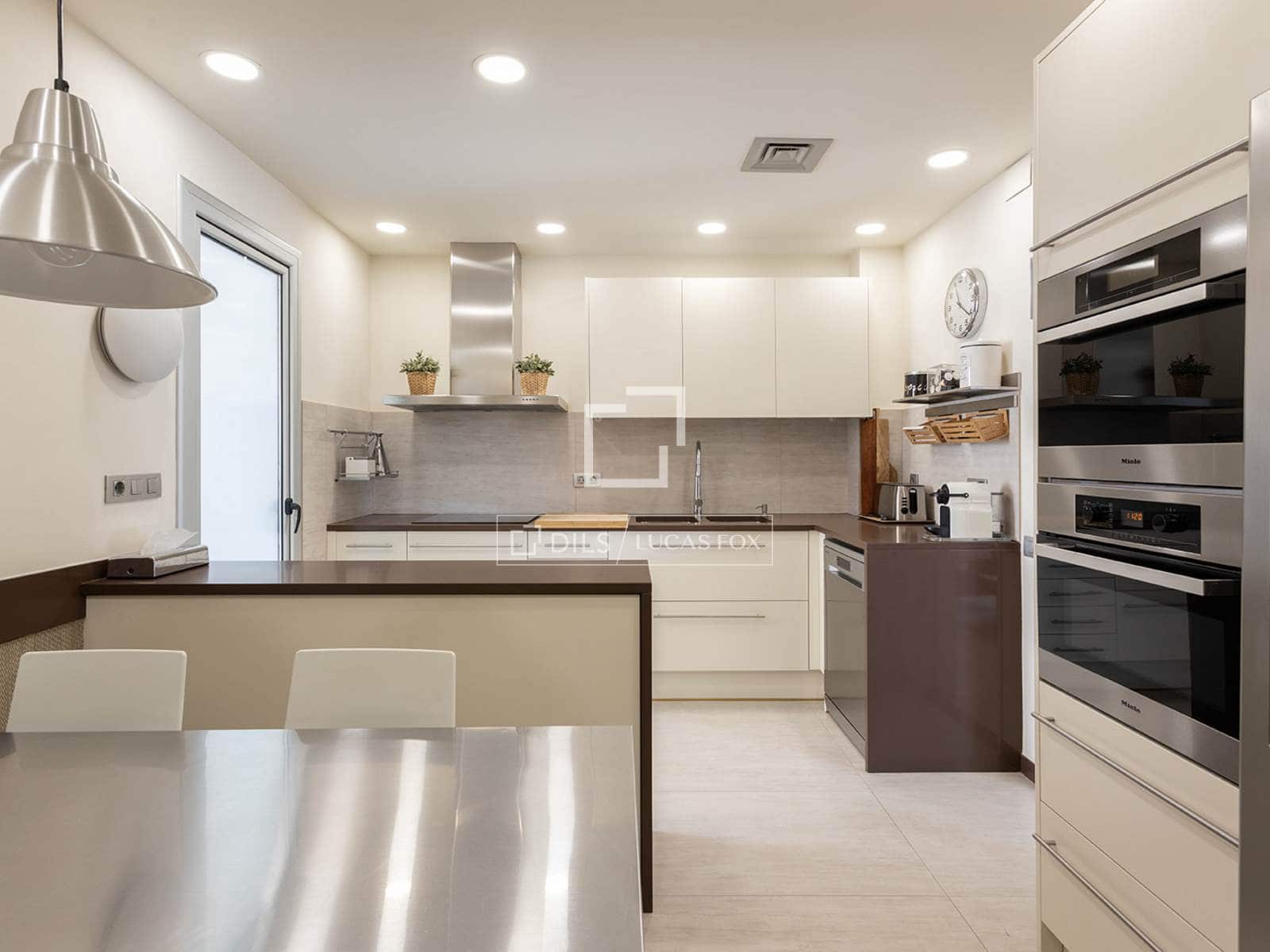 4 soverom Penthouse til salgs i Barcelona by med garasje - € 1 184 000 (Ref: 9997758)