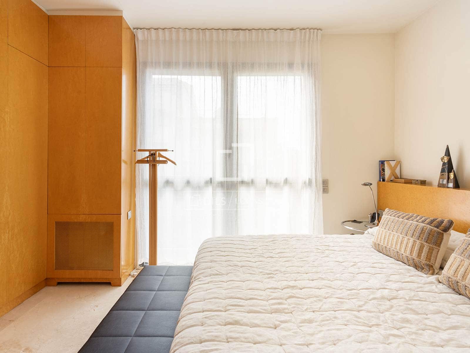 4 soverom Penthouse til salgs i Barcelona by med garasje - € 1 184 000 (Ref: 9997758)