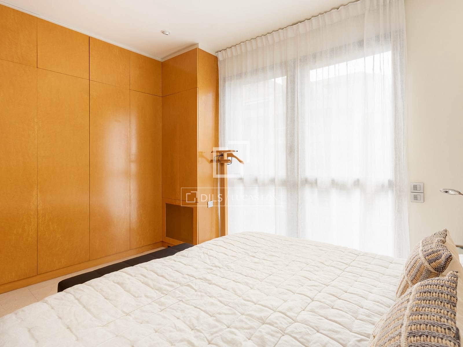 4 soverom Penthouse til salgs i Barcelona by med garasje - € 1 184 000 (Ref: 9997758)