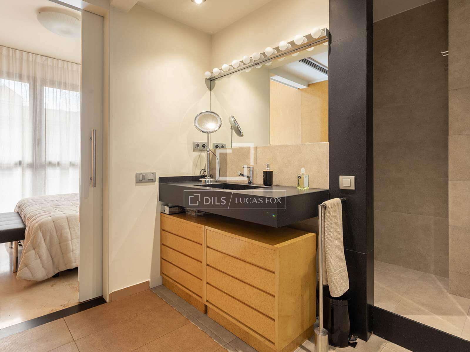 4 soverom Penthouse til salgs i Barcelona by med garasje - € 1 184 000 (Ref: 9997758)