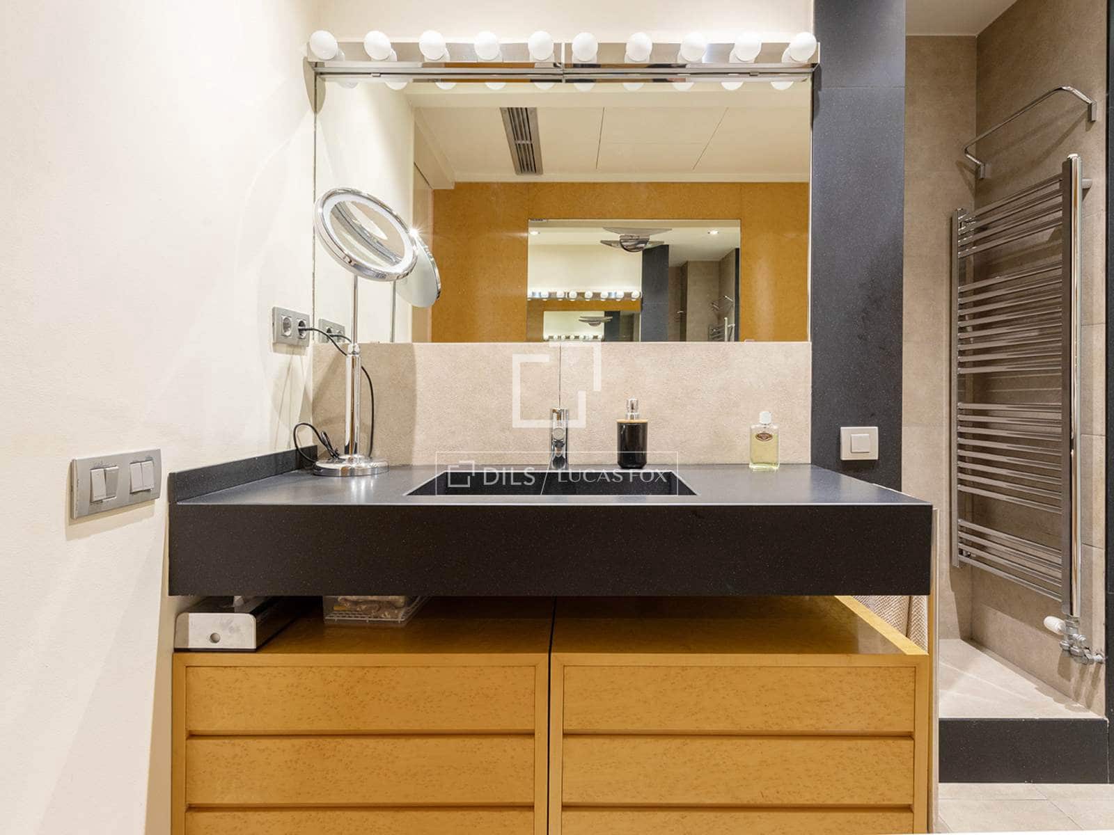 4 soverom Penthouse til salgs i Barcelona by med garasje - € 1 184 000 (Ref: 9997758)