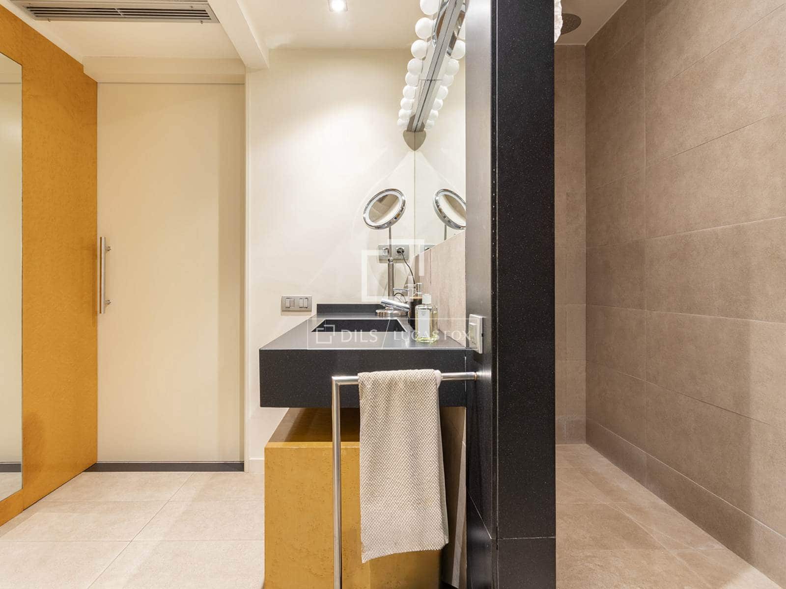 4 soverom Penthouse til salgs i Barcelona by med garasje - € 1 184 000 (Ref: 9997758)