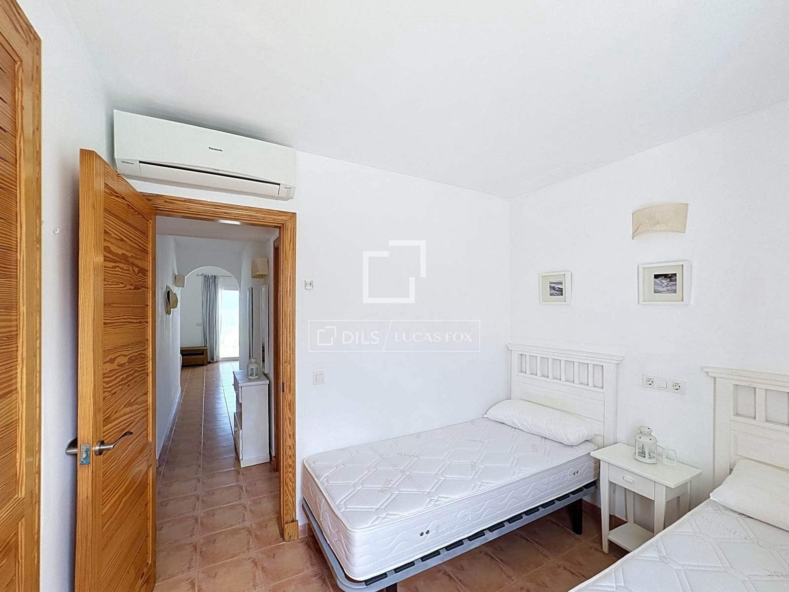 Chalet de 3 habitaciones en Ciutadella de Menorca en venta con piscina - 990.000 € (Ref: 9997771)