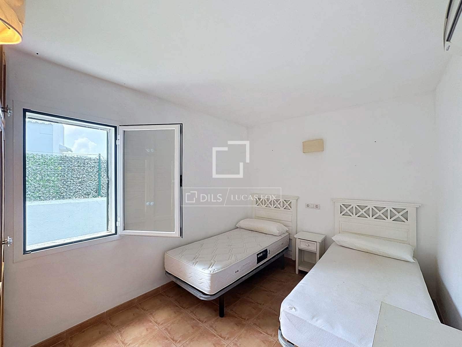 Chalet de 3 habitaciones en Ciutadella de Menorca en venta con piscina - 990.000 € (Ref: 9997771)