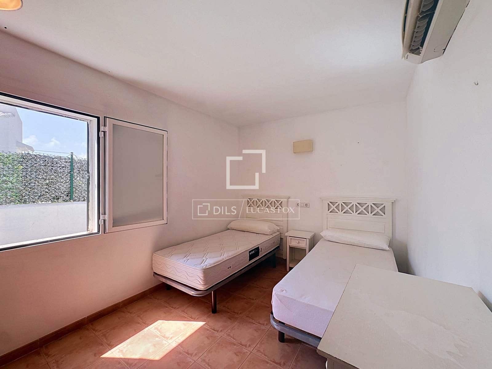 Chalet de 3 habitaciones en Ciutadella de Menorca en venta con piscina - 990.000 € (Ref: 9997771)