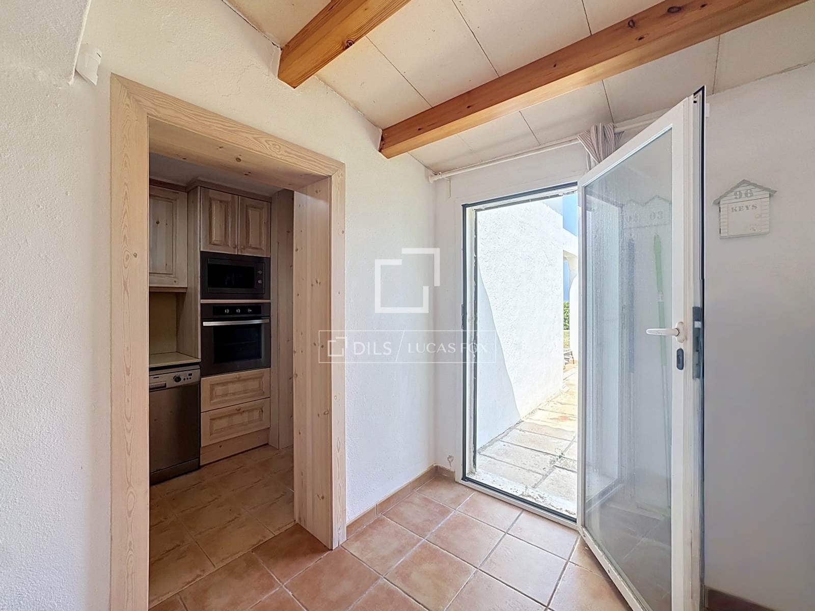 Chalet de 3 habitaciones en Ciutadella de Menorca en venta con piscina - 990.000 € (Ref: 9997771)