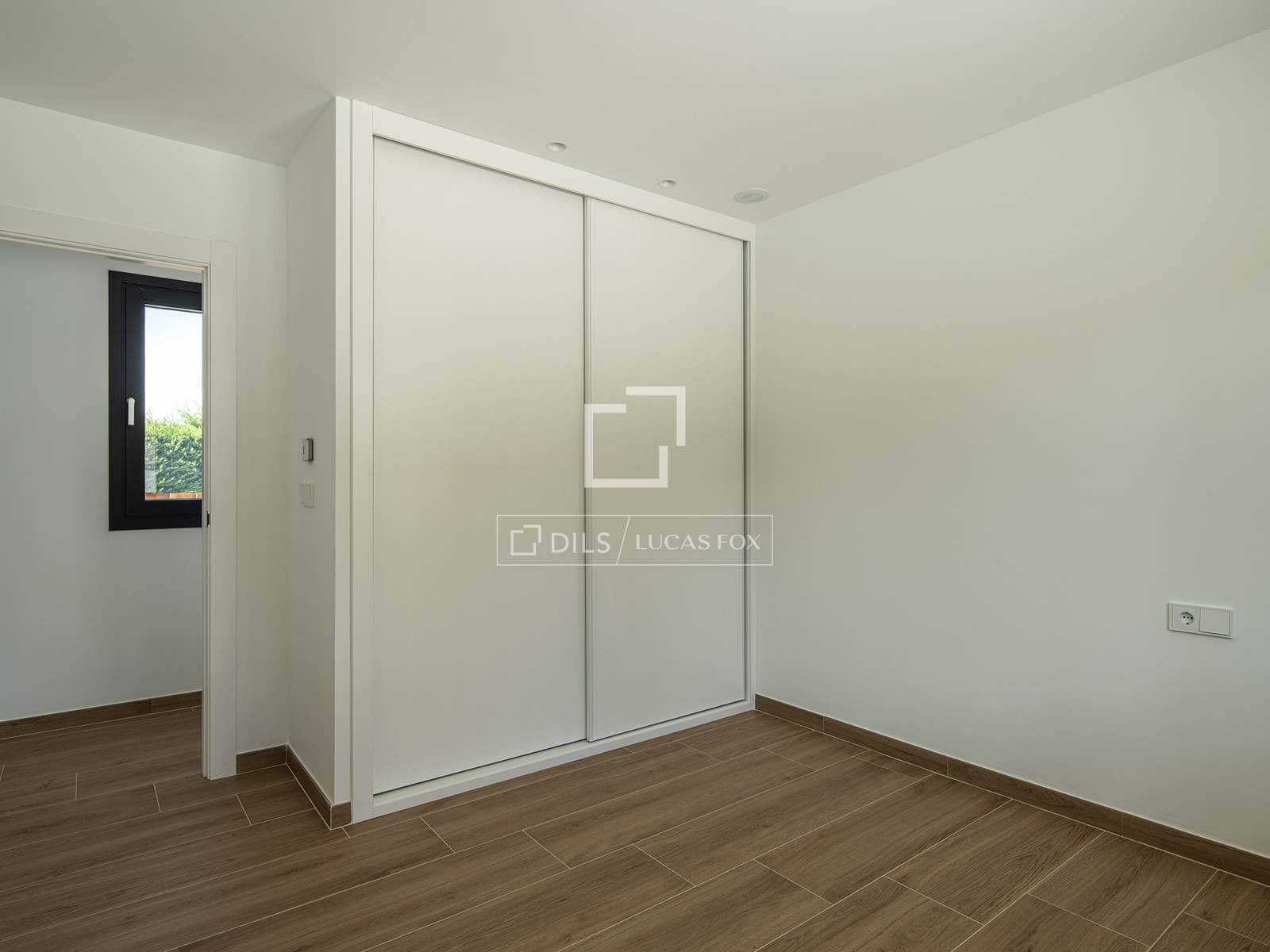4 sypialnia Willa na sprzedaż w Otura z basenem garażem - 899 000 € (Ref: 9997970)