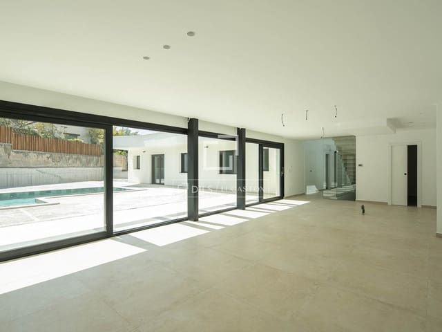 4 sypialnia Willa na sprzedaż w Otura z basenem garażem - 899 000 € (Ref: 9997970)