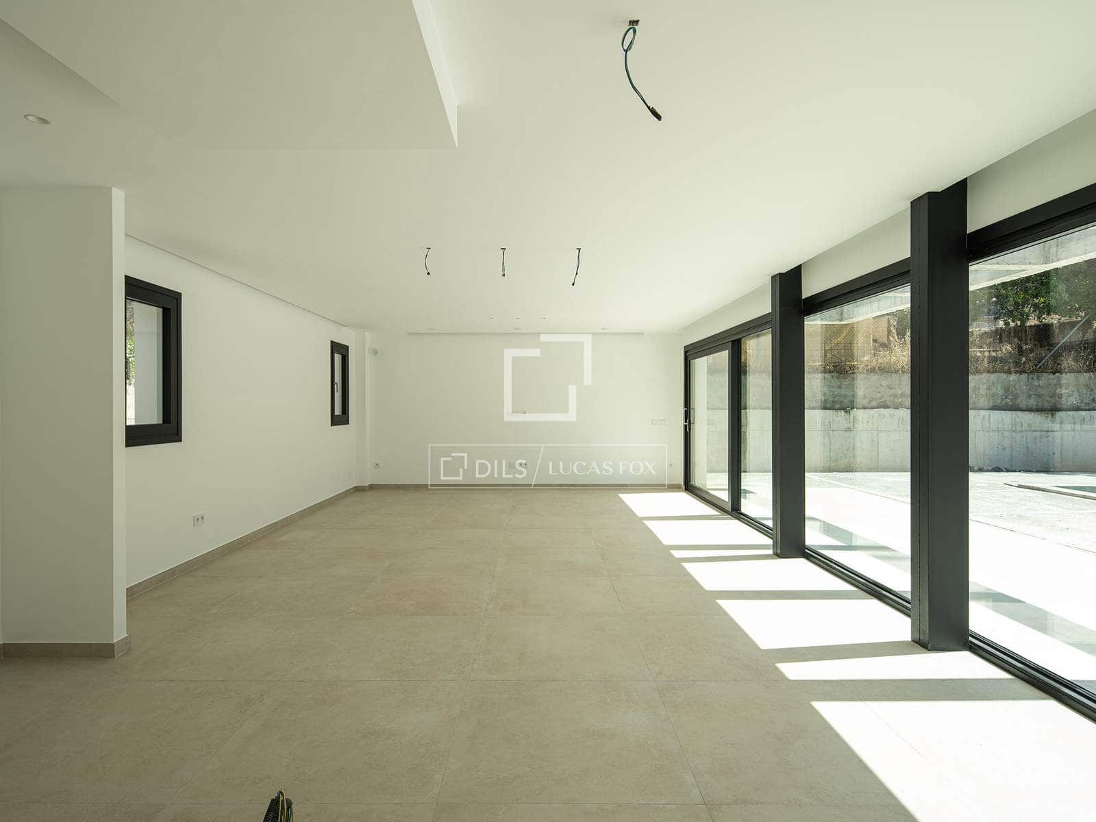 4 sypialnia Willa na sprzedaż w Otura z basenem garażem - 899 000 € (Ref: 9997970)