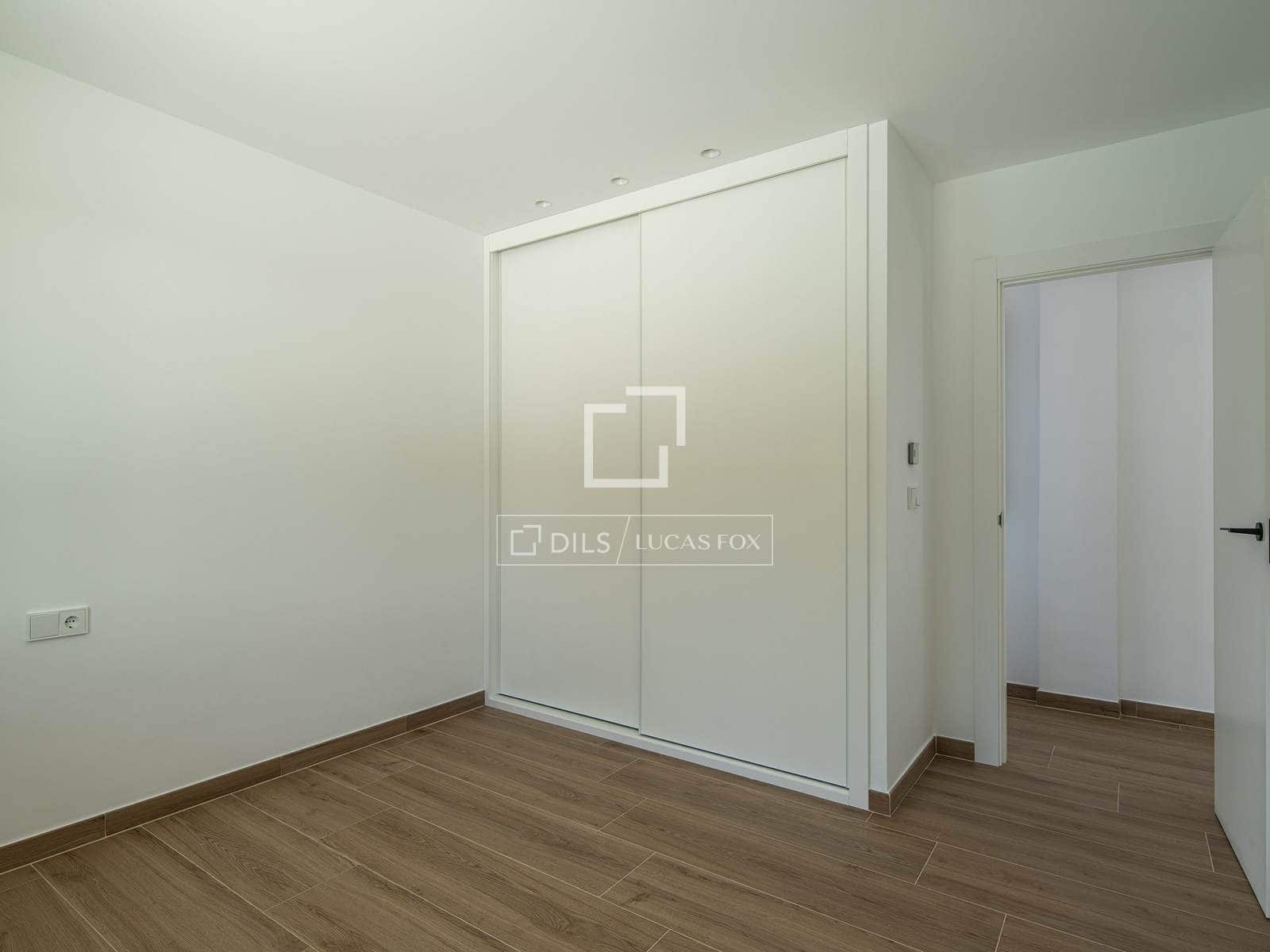 4 sypialnia Willa na sprzedaż w Otura z basenem garażem - 899 000 € (Ref: 9997970)