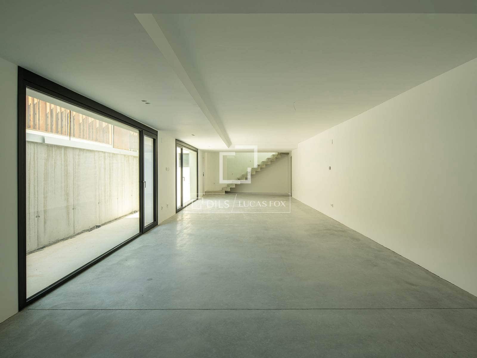 4 sypialnia Willa na sprzedaż w Otura z basenem garażem - 899 000 € (Ref: 9997970)