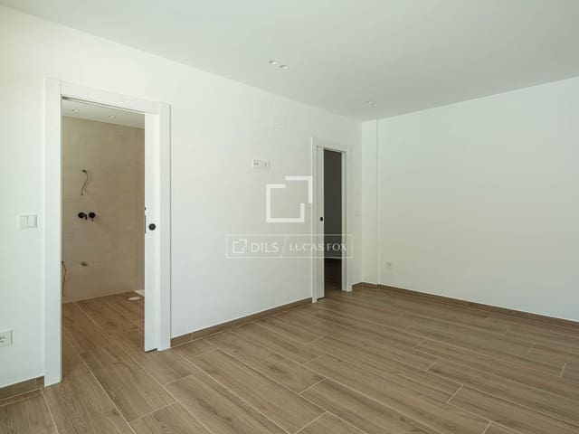 4 sypialnia Willa na sprzedaż w Otura z basenem garażem - 899 000 € (Ref: 9997970)