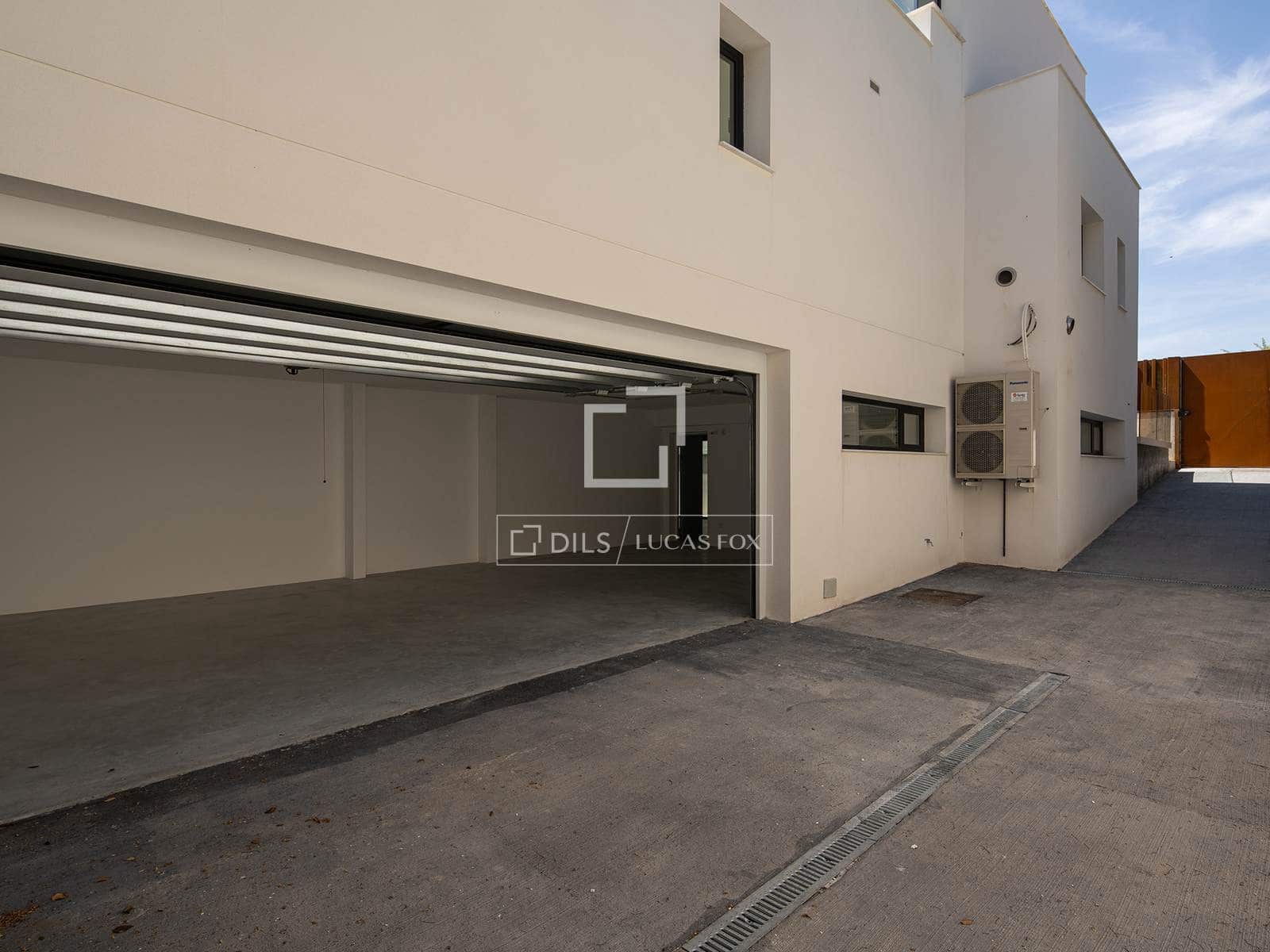 4 sypialnia Willa na sprzedaż w Otura z basenem garażem - 899 000 € (Ref: 9997970)