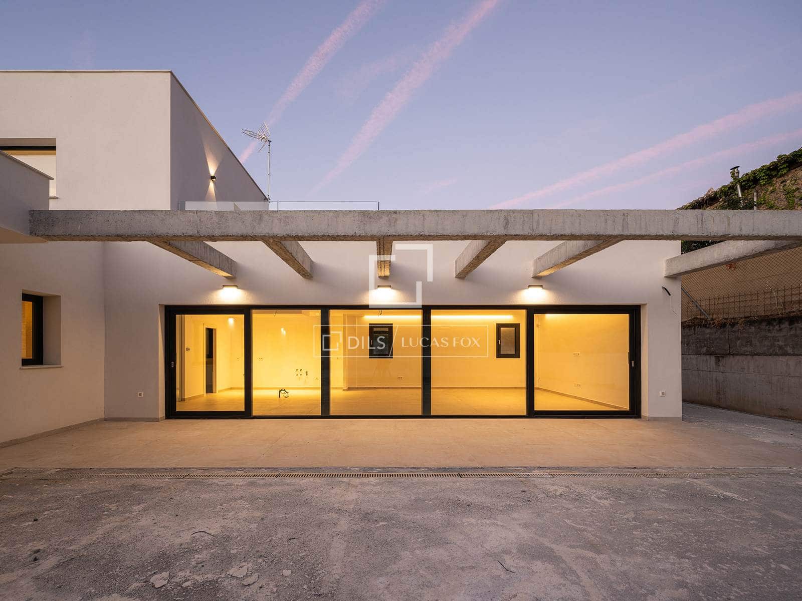 4 sypialnia Willa na sprzedaż w Otura z basenem garażem - 899 000 € (Ref: 9997970)