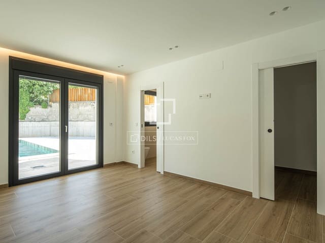 4 sypialnia Willa na sprzedaż w Otura z basenem garażem - 899 000 € (Ref: 9997970)