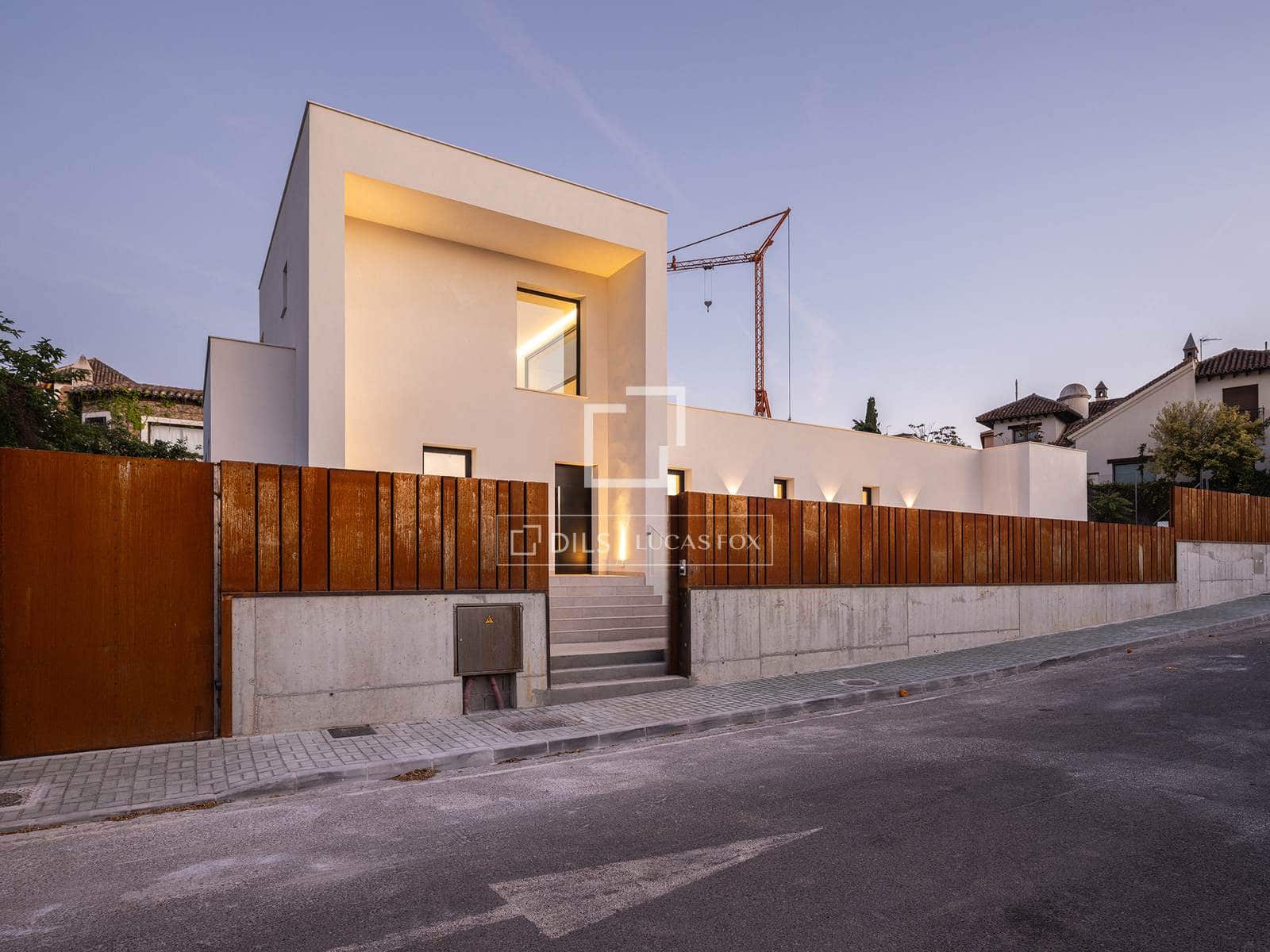 4 sypialnia Willa na sprzedaż w Otura z basenem garażem - 899 000 € (Ref: 9997970)