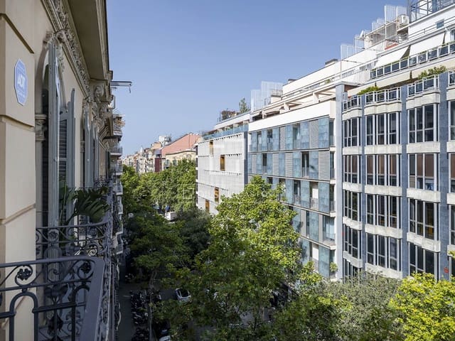 4 quarto Apartamento para arrendar em Barcelona cidade com garagem - 6 000 € (Ref: 9999368)