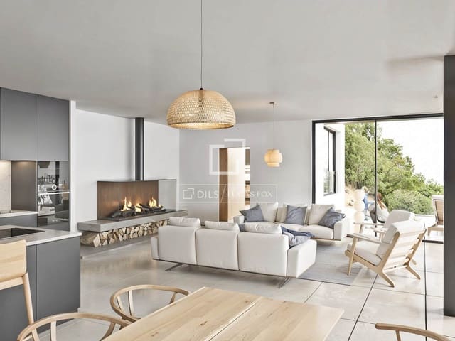 4 slaapkamer Villa te koop in Roses met zwembad garage - € 2.400.000 (Ref: 9999369)